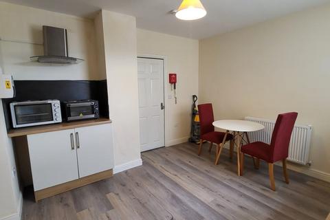 1 bedroom in a house share to rent, Room 14, Britannia House, DN4