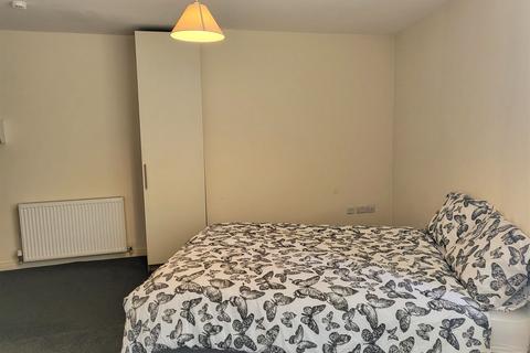 1 bedroom in a house share to rent, Room 14, Britannia House, DN4