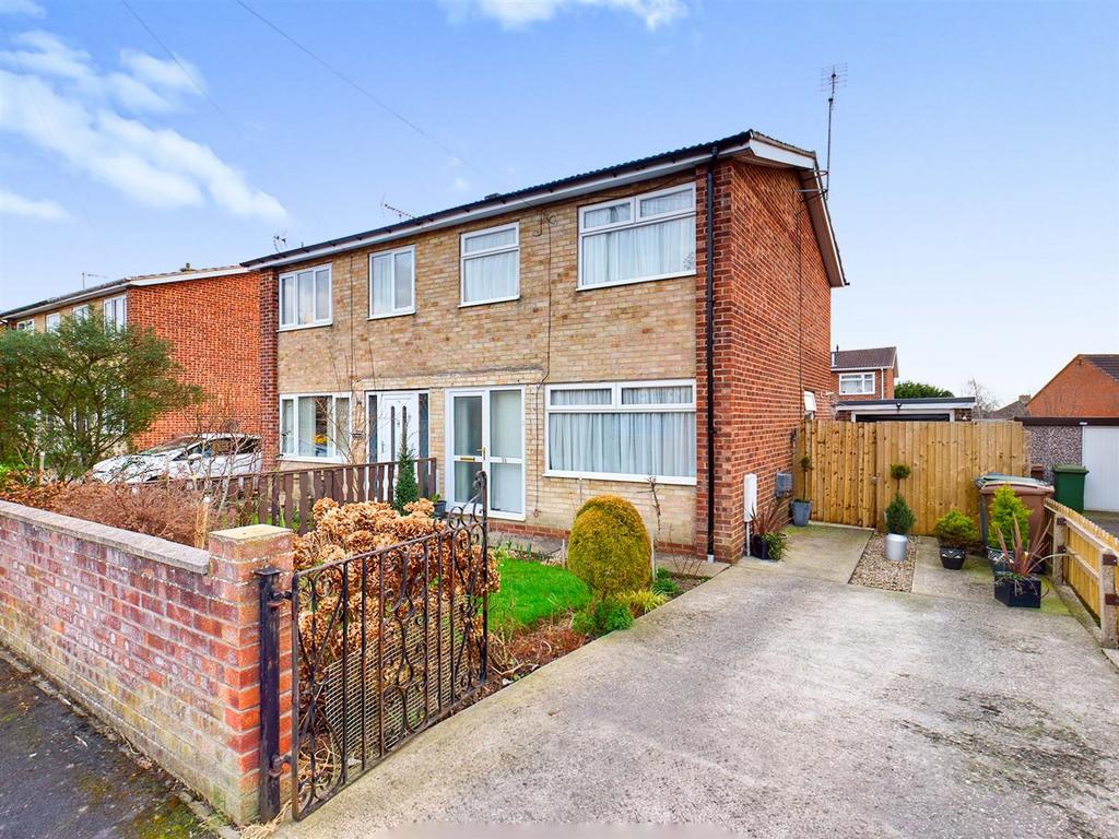 Park Avenue, Driffield 3 bed semidetached house £180,000