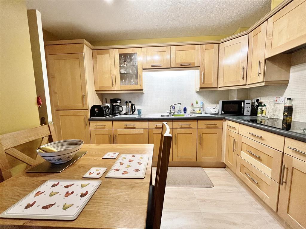 Dining kitchen