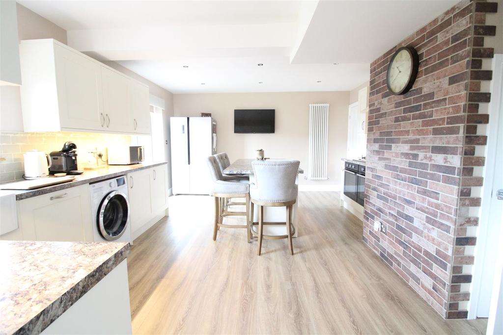 Drive, Darlington 4 bed detached house £295,000
