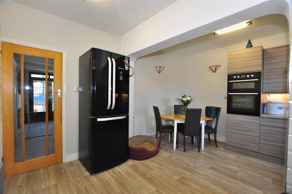 Greenhill Road, Halesowen 3 bed semidetached house £340,000
