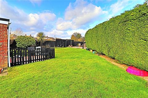 2 Burgess Close, Lowestoft, NR32 3BY
