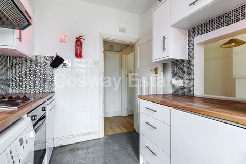 153 Devonshire Road, London, NW7 1DX