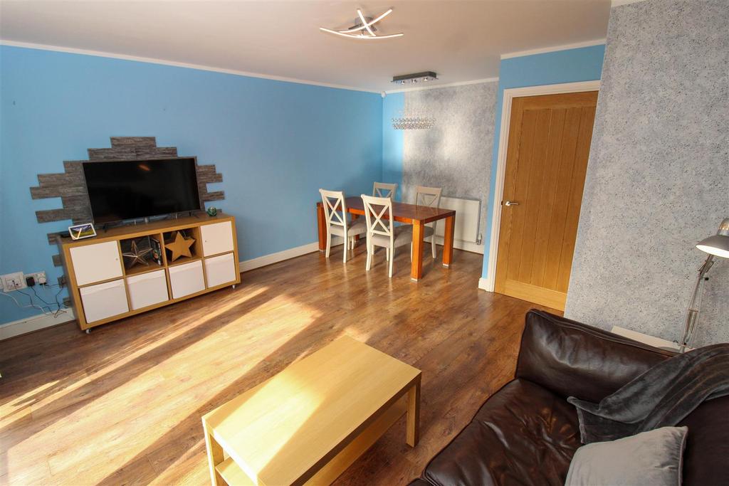 Lounge/Dining Room