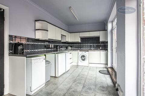 8 Campsall Drive, Sheffield, S10 5FZ