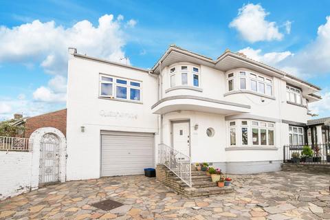 102 Herent Drive, Ilford, IG5 0HQ