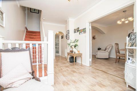 102 Herent Drive, Ilford, IG5 0HQ