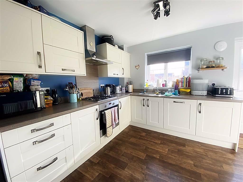 Kitchen/ Dining Room