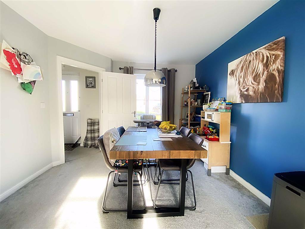 Kitchen/ Dining Room