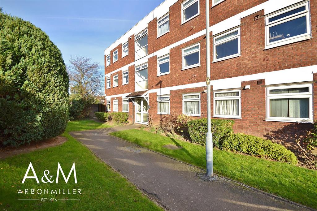 Poplar Way, Barkingside 2 bed flat £315,000