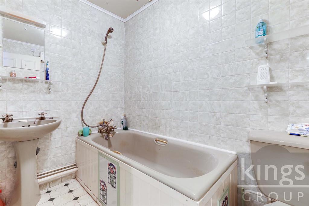 Wellington Road, Enfield, EN1 2 PG 7.jpg