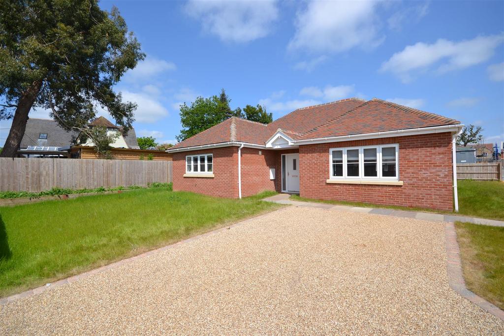 Orchard Close, Stoney Hills, BurnhamOnCrouch 3 bed detached bungalow