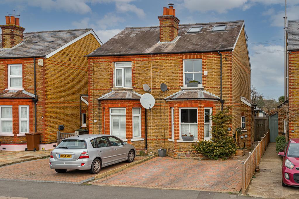 Lower Court Road, Epsom 3 bed semidetached house £680,000