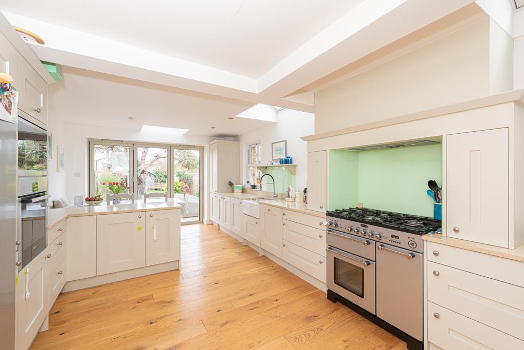 Lower Court Road, Epsom 3 bed semidetached house £680,000