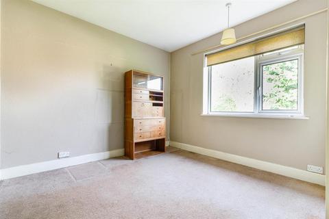 95 Russell Road, Buckhurst Hill, IG9 5QF