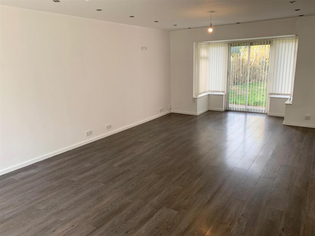 Dorchester Road, Solihull 3 bed detached house £1,600 pcm (£369 pw)