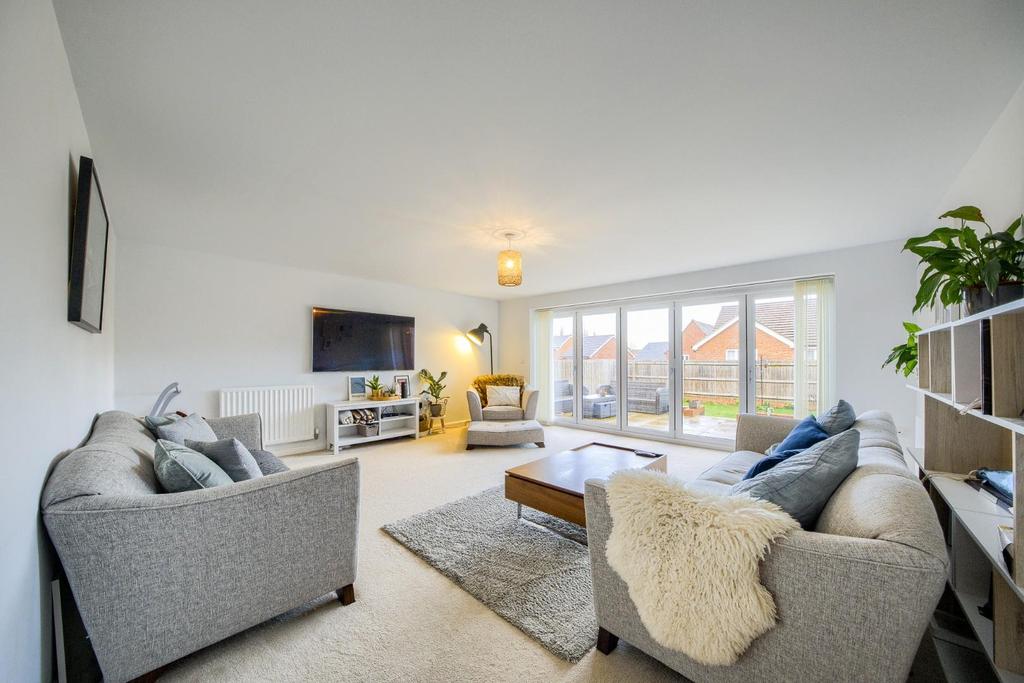 Forsythia Way, Whitnash, Leamington Spa 5 bed detached house £700,000