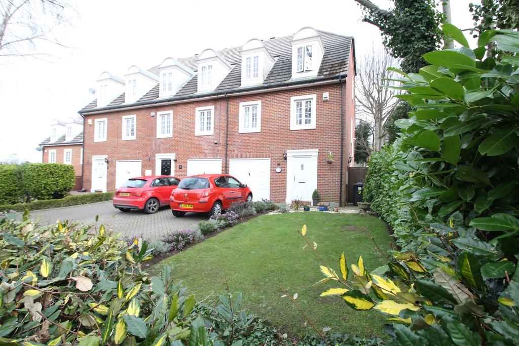 Rectory Garth, Rayleigh 4 bed townhouse £600,000