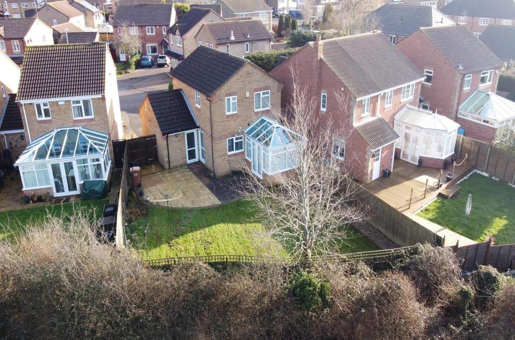 Compton Way, Earls Barton... 3 bed detached house £345,000