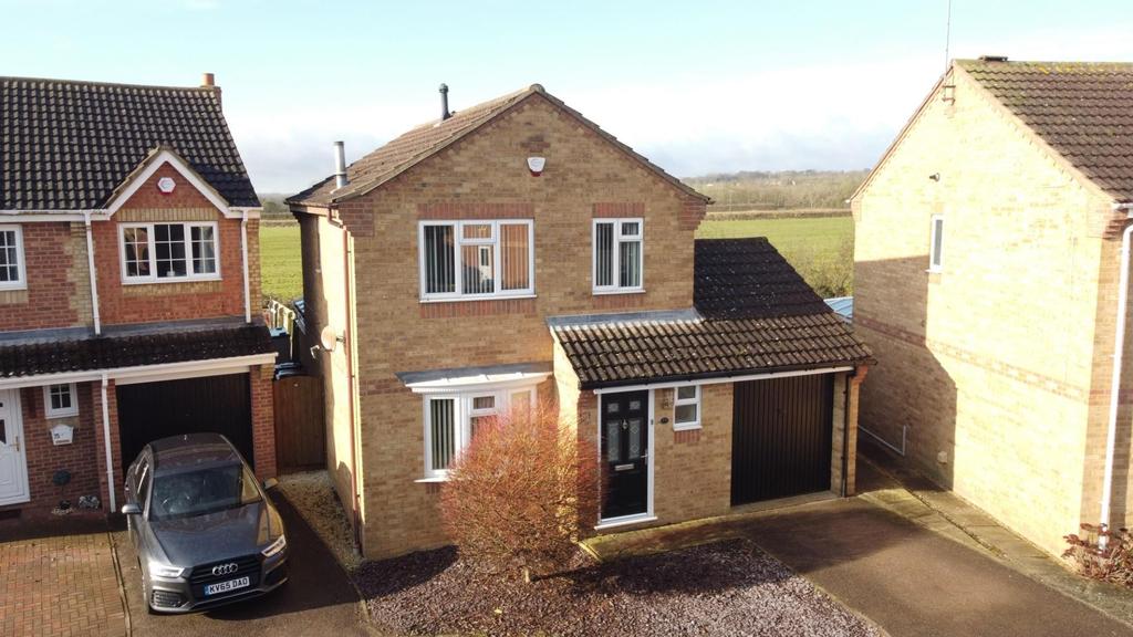 Compton Way, Earls Barton... 3 bed detached house £345,000