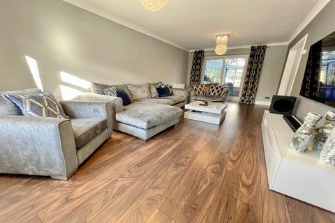 5 Rydal Way, Great Notley, Braintree, CM77 7UG
