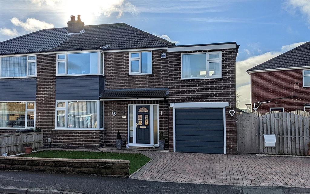 Water Royd Drive, Mirfield, WF14 4 bed semidetached house £270,000