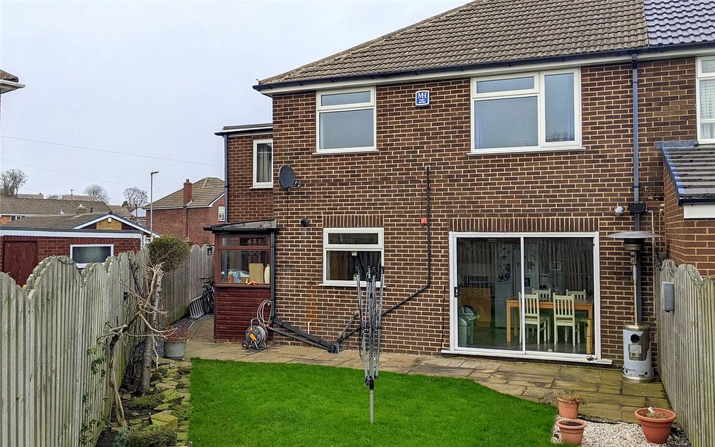 Water Royd Drive, Mirfield, WF14 4 bed semidetached house £270,000