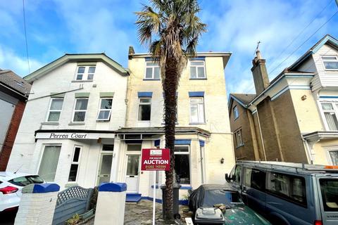 12 Gardens View, Bournemouth, BH1 3QA
