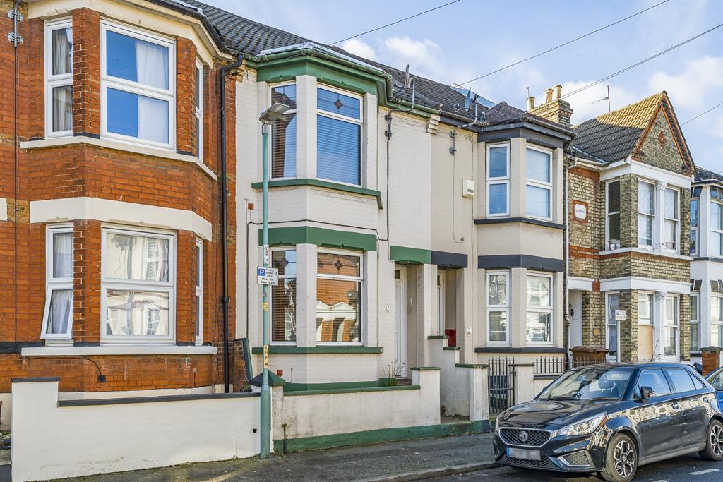 Linden Road, Gillingham 3 bed terraced house £280,000