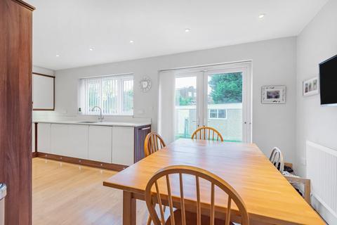 13 Alexander Close, Bromley, BR2 7LW