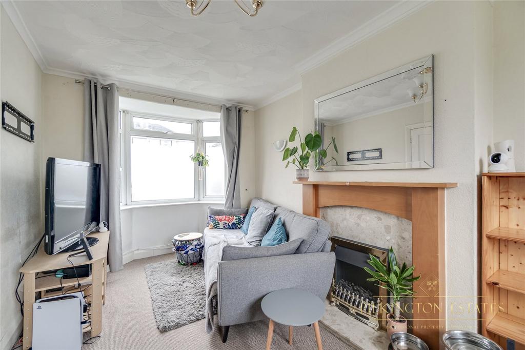 Queens Road, Higher St. Budeaux... 2 bed semidetached house £160,000