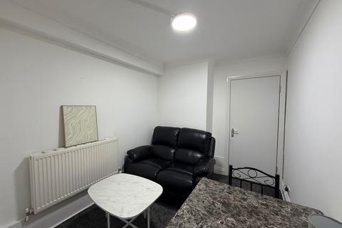 Studio to rent, 160 Camberwell Road, London SE5