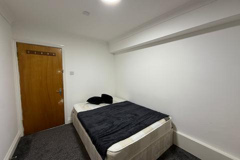 Studio to rent, 160 Camberwell Road, London SE5