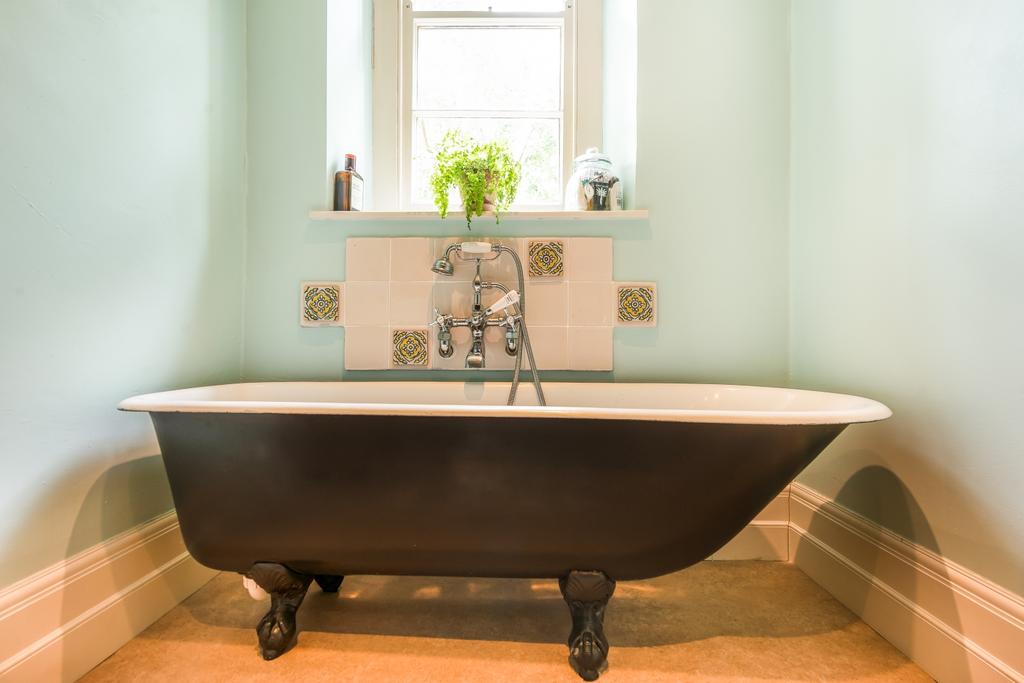 Feature bath