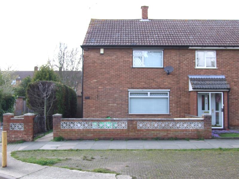 SHELDRAKE DRIVE, IPSWICH 3 bed terraced house £875 pcm (£202 pw)