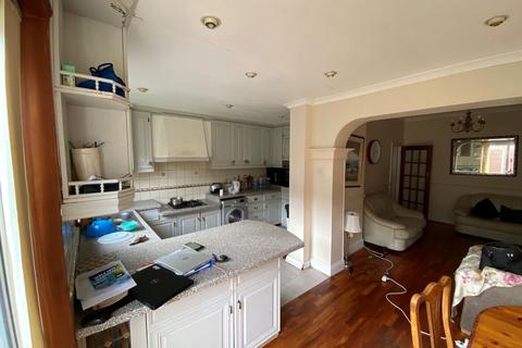 8 Ipswich Road, London, SW17 9RH