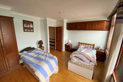 8 Ipswich Road, London, SW17 9RH