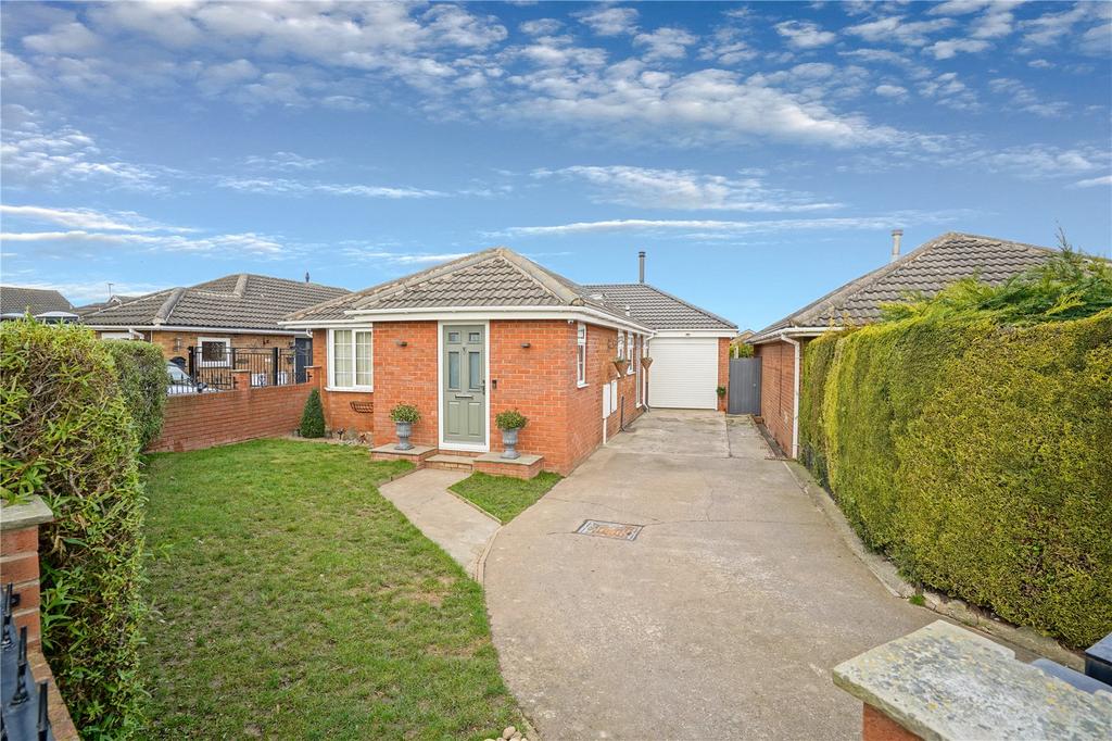 Clifton Rise, Maltby, Rotherham... 3 bed bungalow £265,000