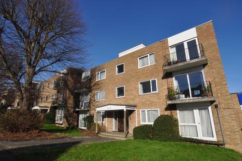 2 bedroom flat to rent, Priory Court, Hitchin, SG4