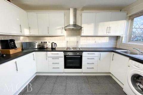 5 bedroom end of terrace house to rent - St Clements Close, Uxbridge, UB8