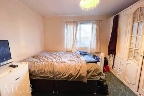5 bedroom end of terrace house to rent - St Clements Close, Uxbridge, UB8