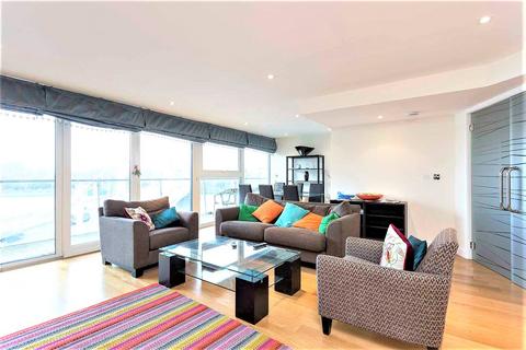 2 bedroom apartment to rent, Centurion Building, 376 Queenstown Road, London, SW11