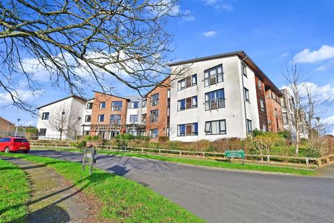 2 bedroom flat for sale - Lealands Drive, Uckfield, East Sussex