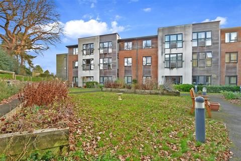 2 bedroom flat for sale - Lealands Drive, Uckfield, East Sussex