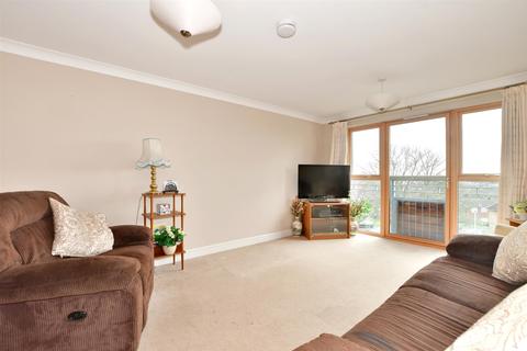 2 bedroom flat for sale - Lealands Drive, Uckfield, East Sussex