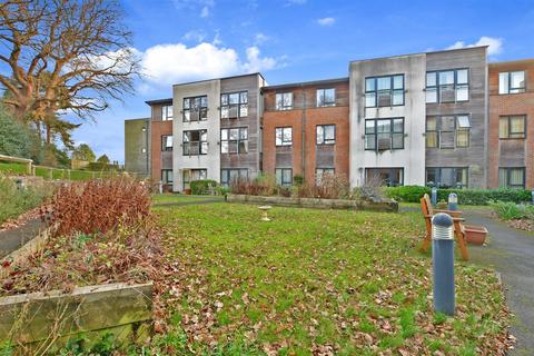 2 bedroom flat for sale, Lealands Drive, Uckfield, East Sussex