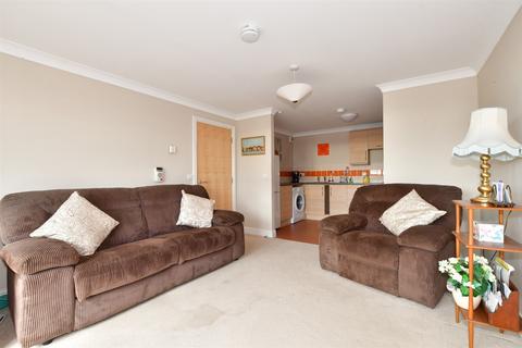 2 bedroom flat for sale, Lealands Drive, Uckfield, East Sussex