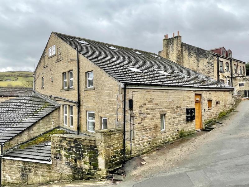 Flat 4, Back Fold, Ripponden, Halifax, HX6 4BP 3 bed flat £575 pcm (£