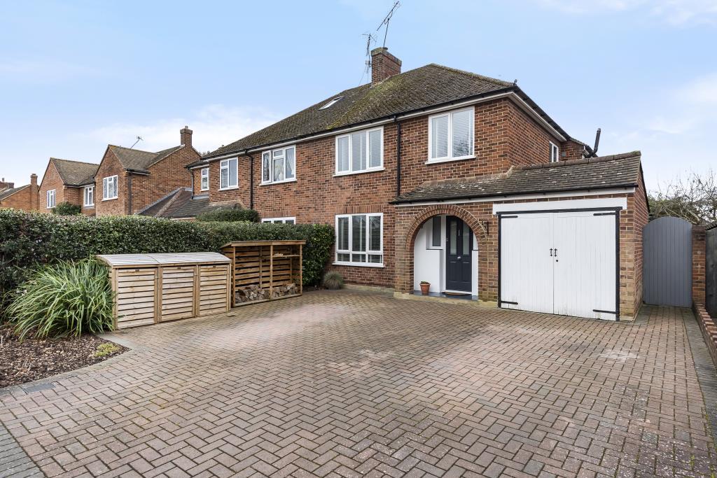 West End, Surrey, GU24 3 bed semidetached house £650,000